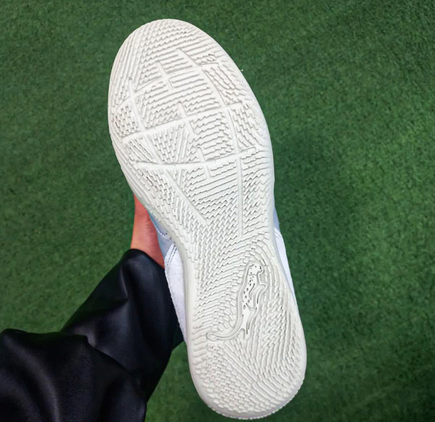 کفش فوتسال طرح اتلتا ATHLETA با کیفیت